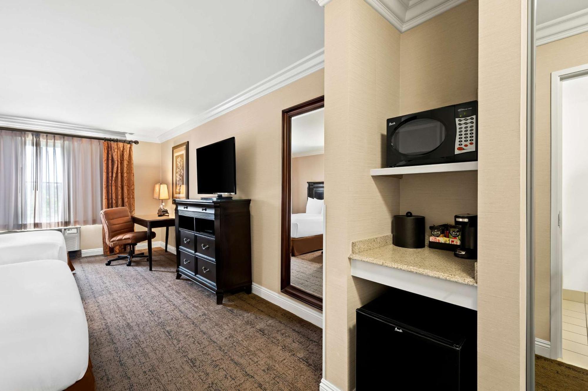 Best Western Ontario Mills Mall Екстер'єр фото