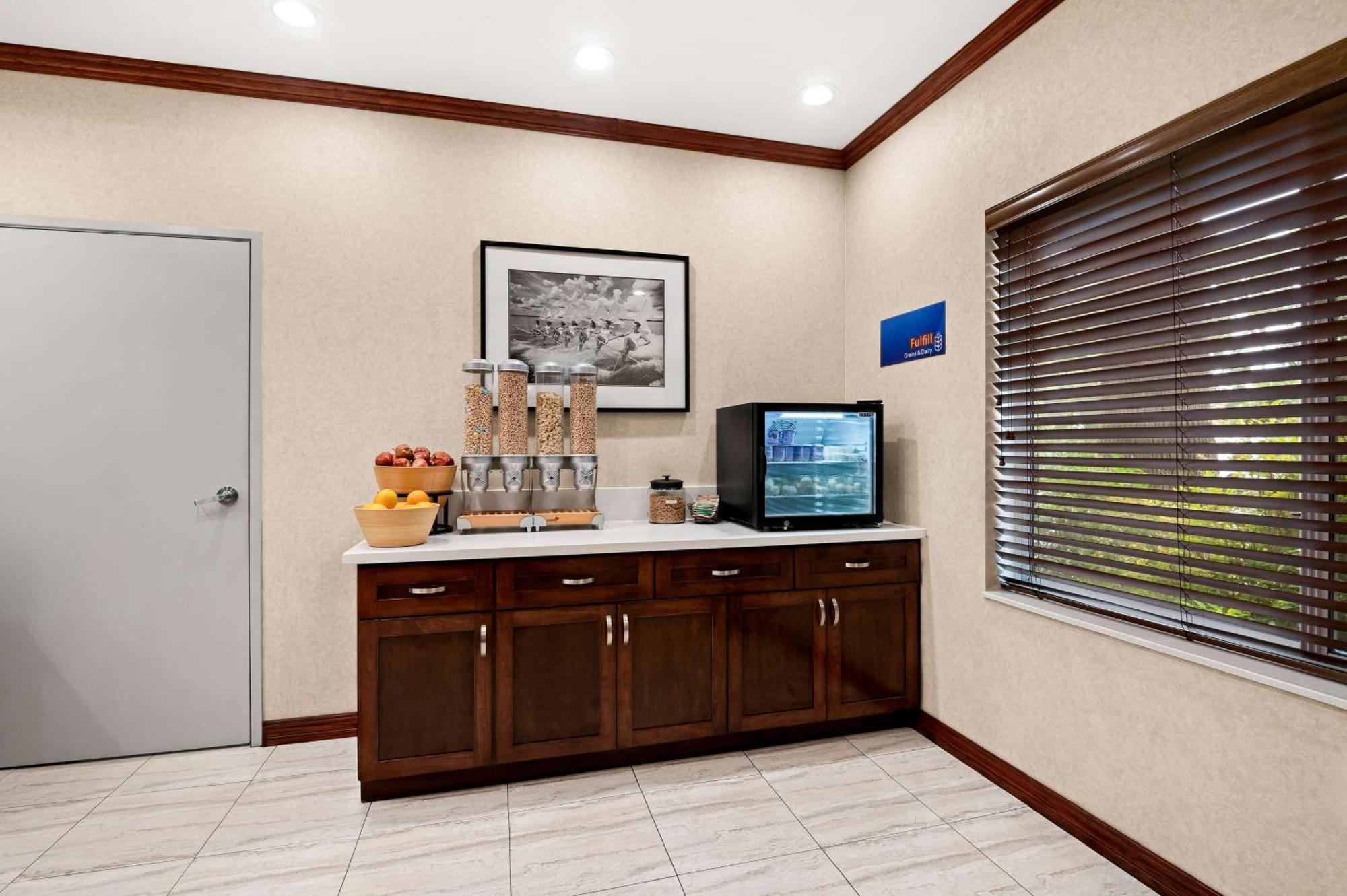 Best Western Ontario Mills Mall Екстер'єр фото